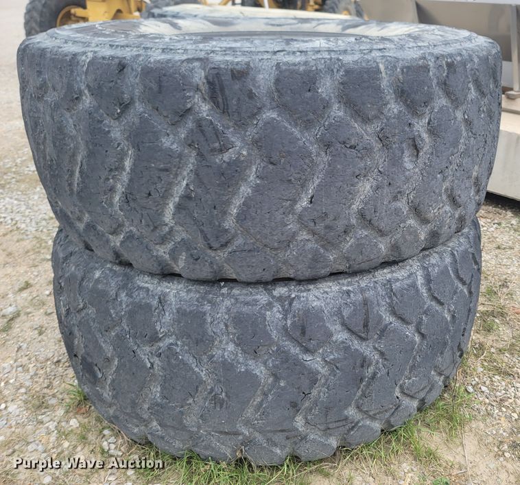 image for item MH9660 (4) 26.5R25 tires