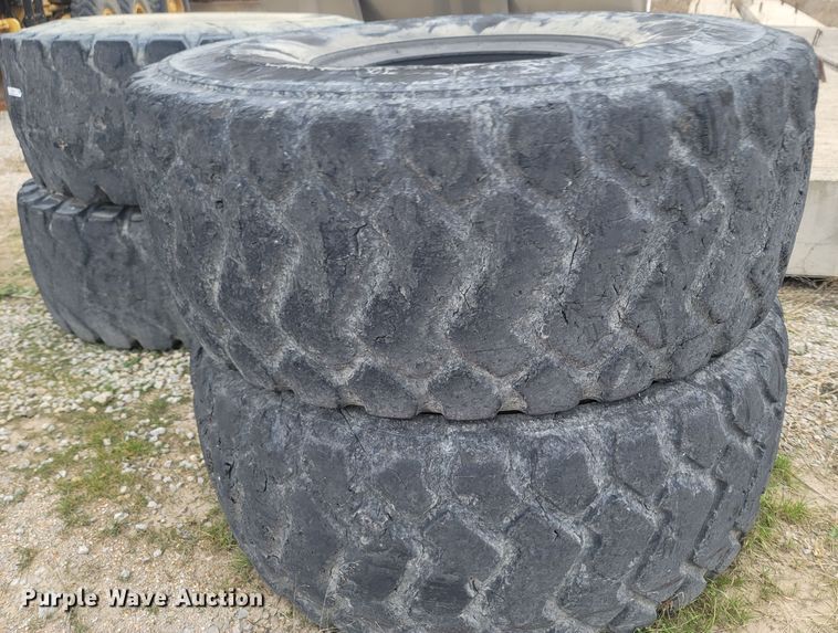image for item MH9660 (4) 26.5R25 tires