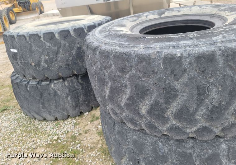 image for item MH9660 (4) 26.5R25 tires