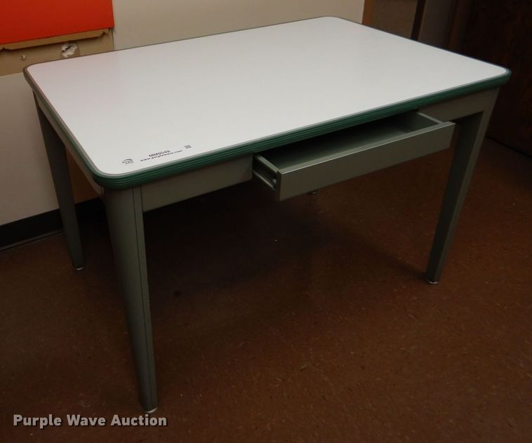 image for item MM9549 Metal table