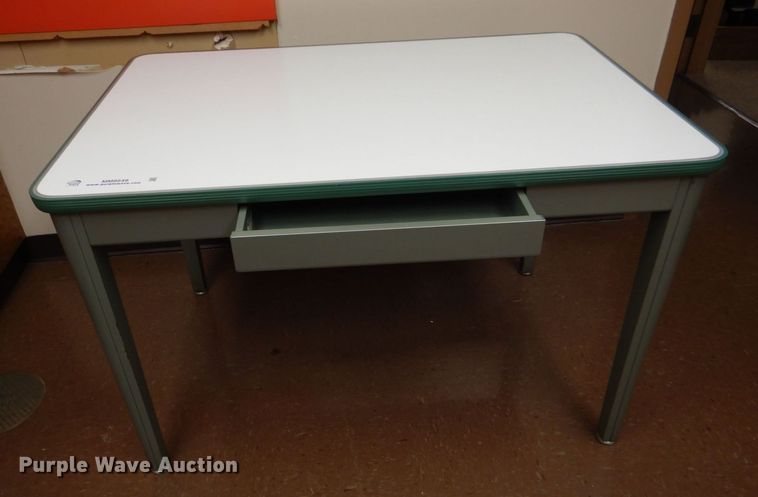 image for item MM9549 Metal table