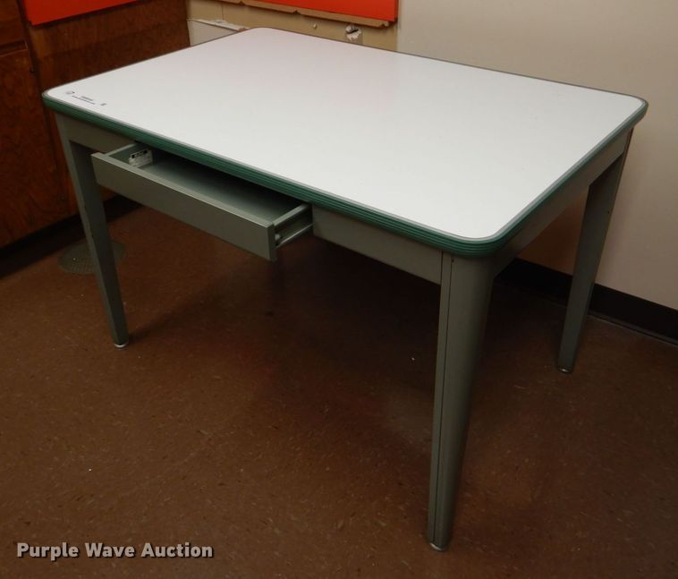 image for item MM9549 Metal table