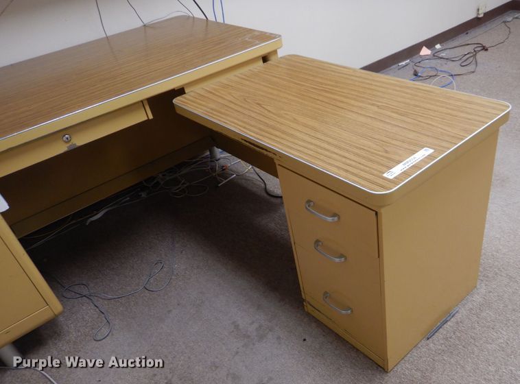 image for item MM9554 L-shaped desk