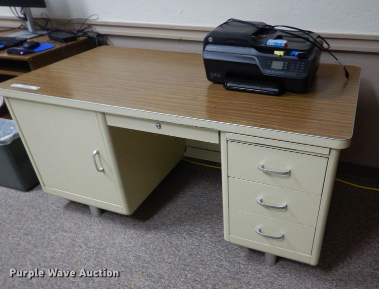image for item MM9568 Metal desk