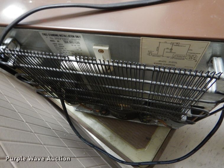 image for item MM9572 Kenmore  mini refrigerator