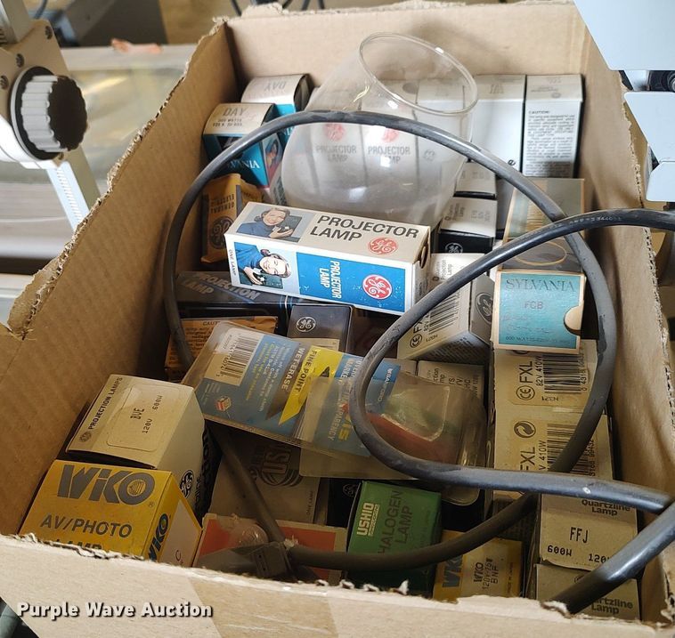 image for item MM9854 (7) overhead projectors