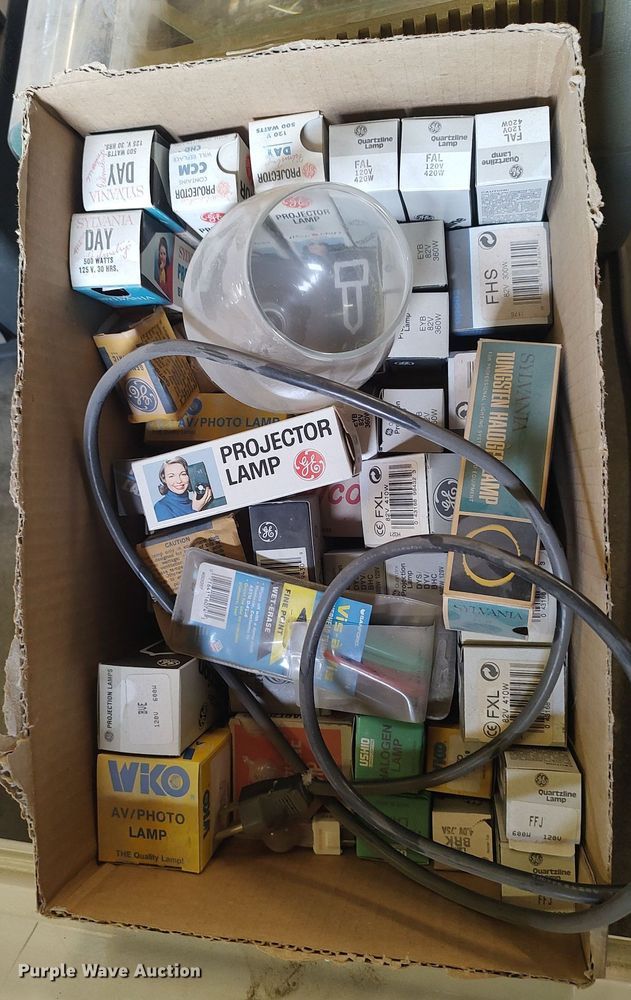 image for item MM9854 (7) overhead projectors