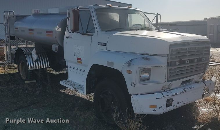 image for item MM9868 1980 Ford F600  fuel truck