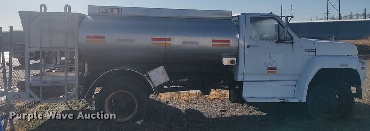 image for item MM9868 1980 Ford F600  fuel truck