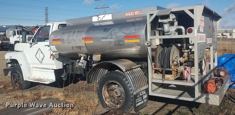 image for item MM9868 1980 Ford F600  fuel truck