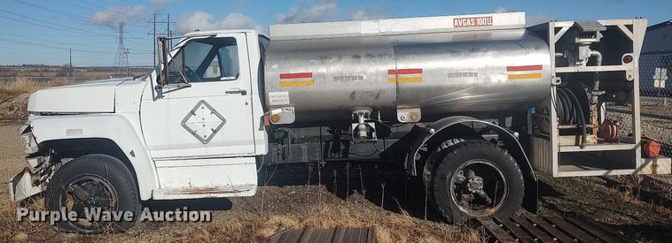 image for item MM9868 1980 Ford F600  fuel truck