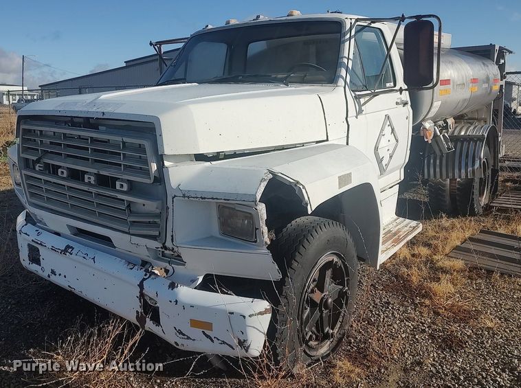image for item MM9868 1980 Ford F600  fuel truck