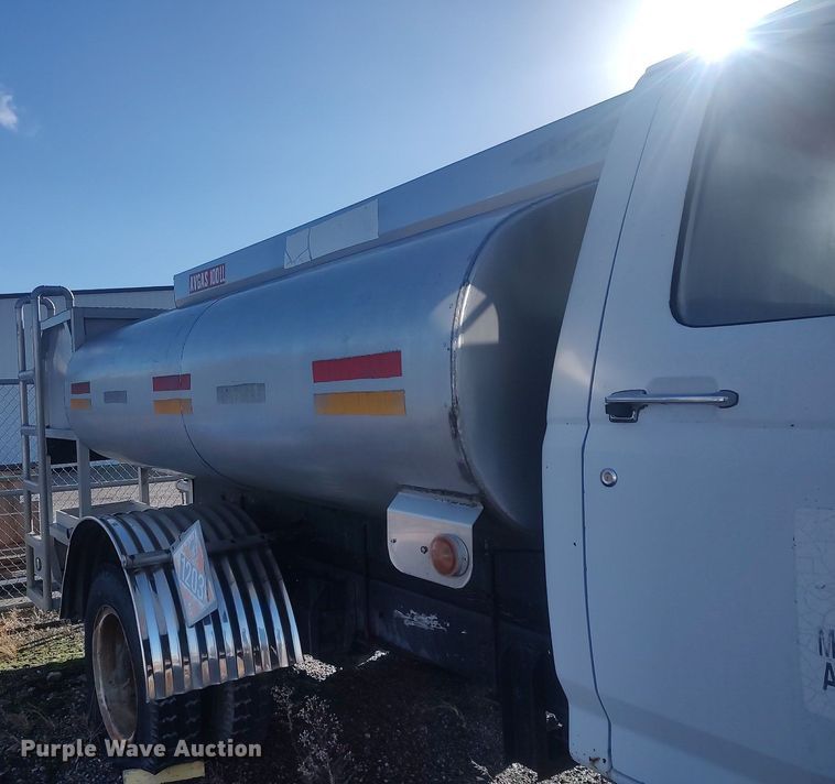 image for item MM9868 1980 Ford F600  fuel truck