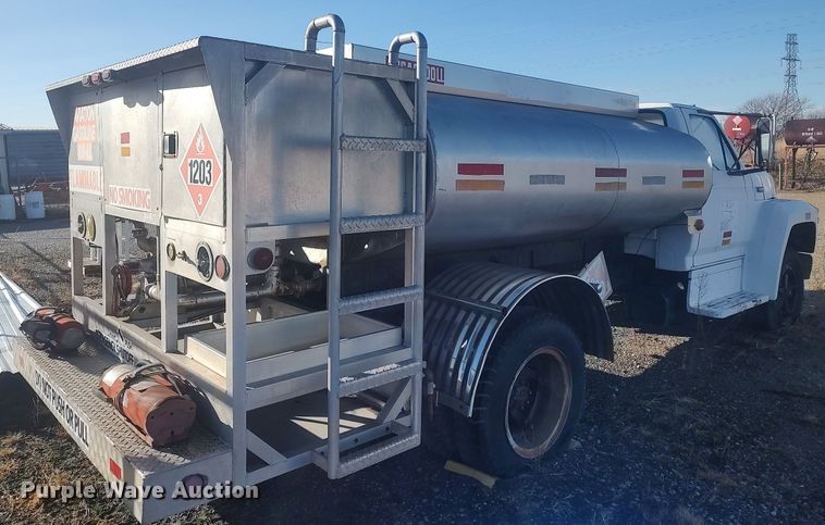 image for item MM9868 1980 Ford F600  fuel truck