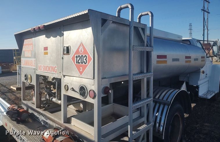 image for item MM9868 1980 Ford F600  fuel truck