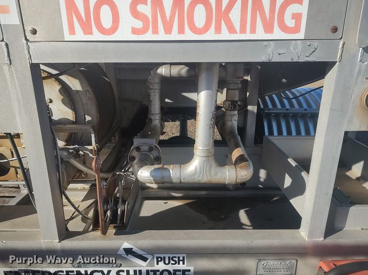 image for item MM9868 1980 Ford F600  fuel truck