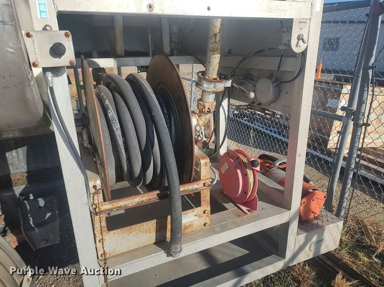 image for item MM9868 1980 Ford F600  fuel truck