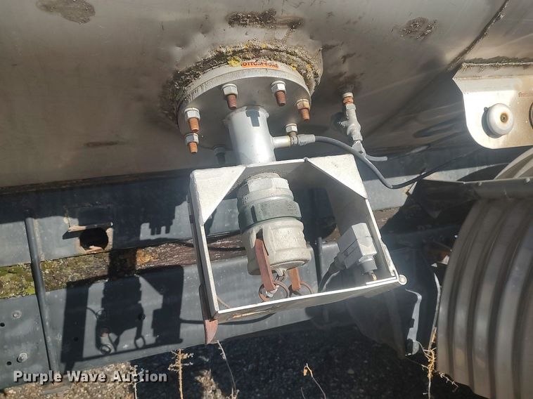 image for item MM9868 1980 Ford F600  fuel truck