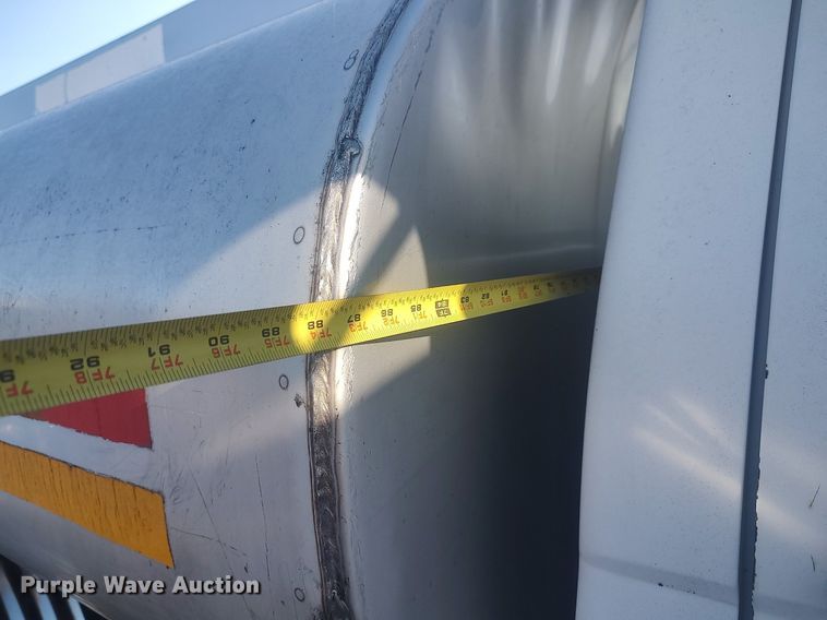 image for item MM9868 1980 Ford F600  fuel truck