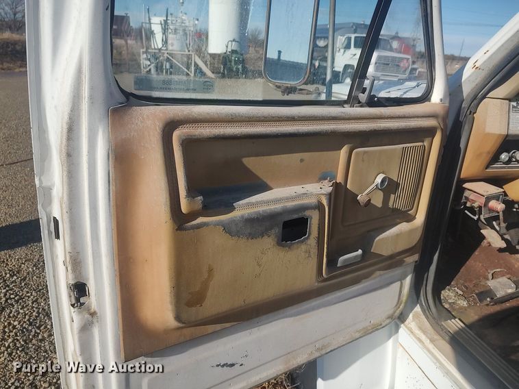 image for item MM9868 1980 Ford F600  fuel truck