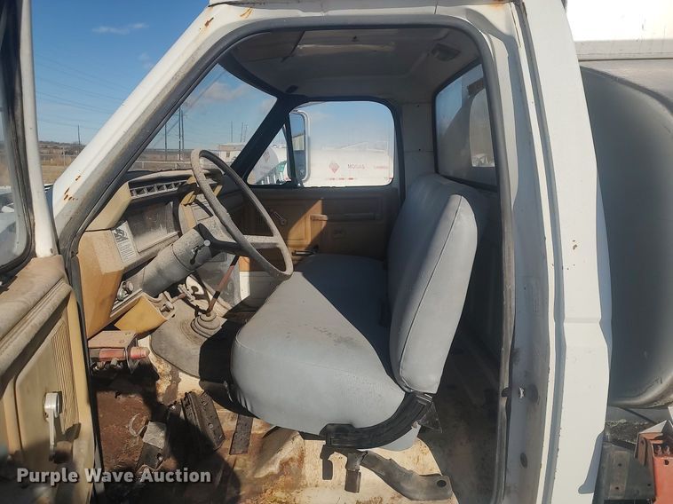 image for item MM9868 1980 Ford F600  fuel truck