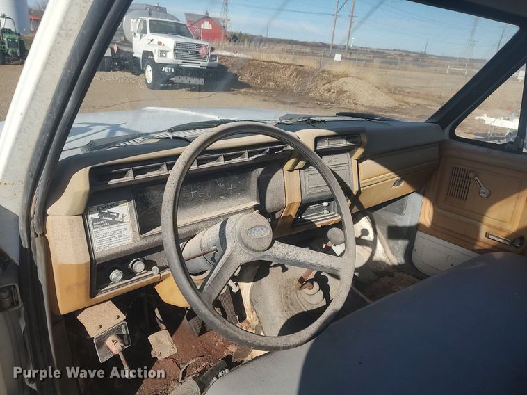 image for item MM9868 1980 Ford F600  fuel truck