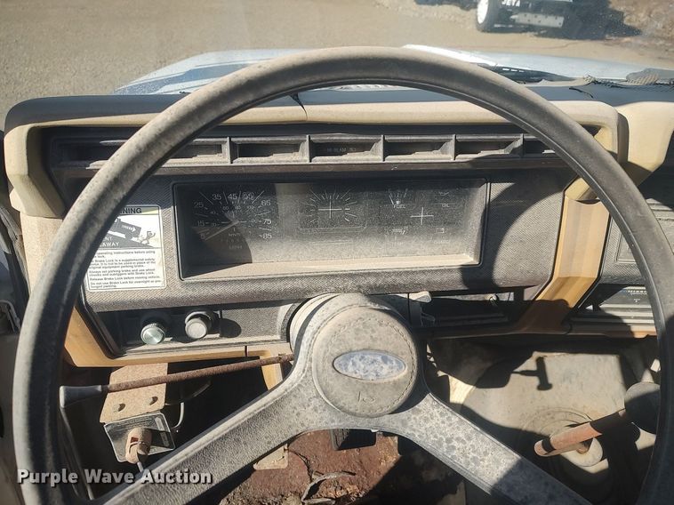 image for item MM9868 1980 Ford F600  fuel truck