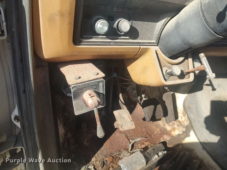 image for item MM9868 1980 Ford F600  fuel truck