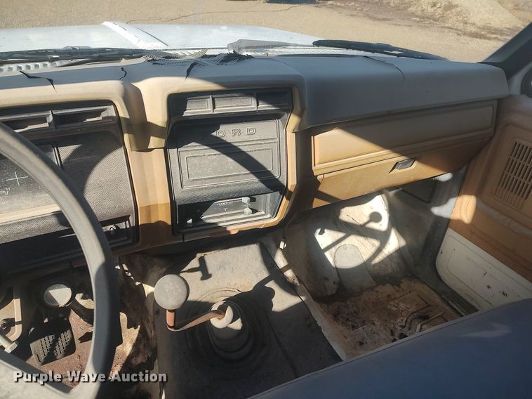 image for item MM9868 1980 Ford F600  fuel truck