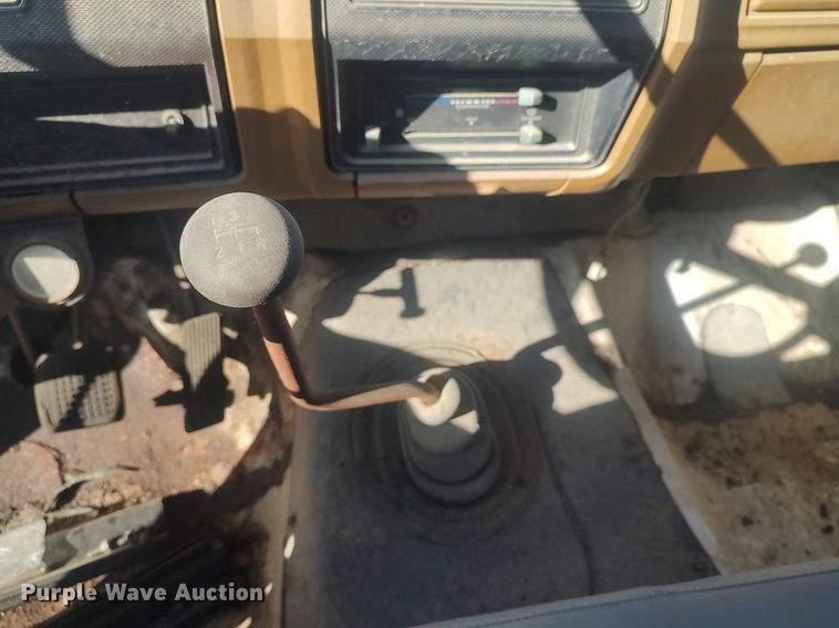 image for item MM9868 1980 Ford F600  fuel truck