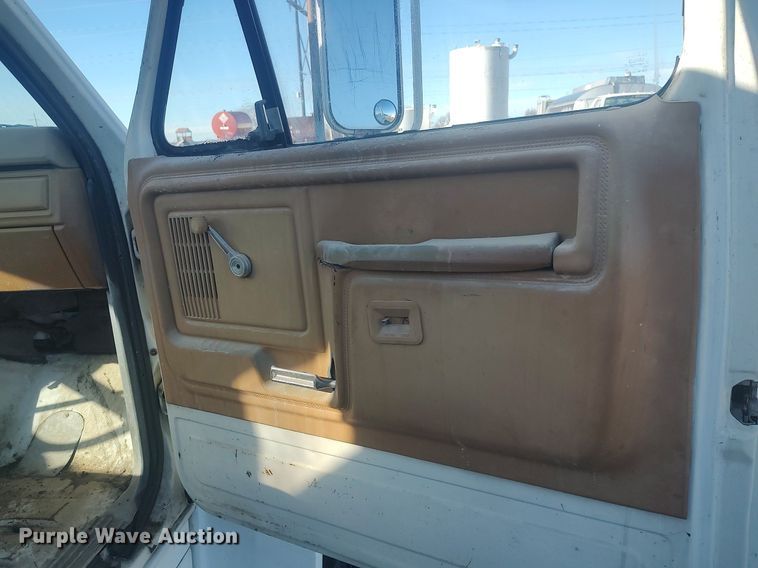 image for item MM9868 1980 Ford F600  fuel truck