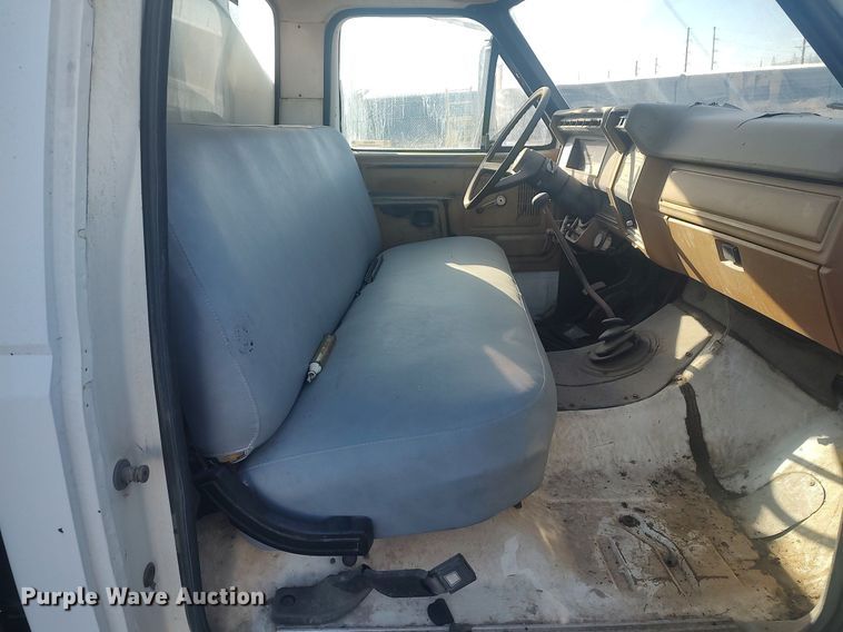 image for item MM9868 1980 Ford F600  fuel truck