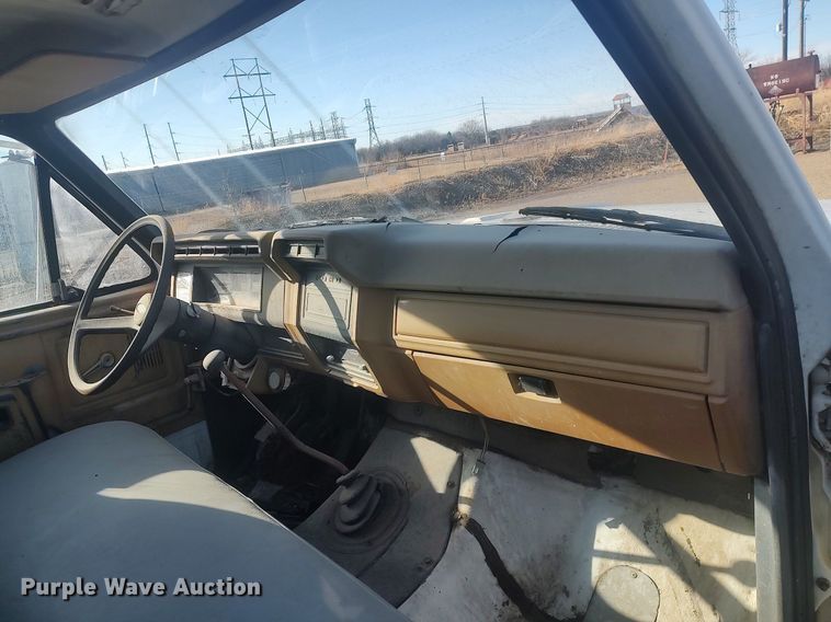 image for item MM9868 1980 Ford F600  fuel truck