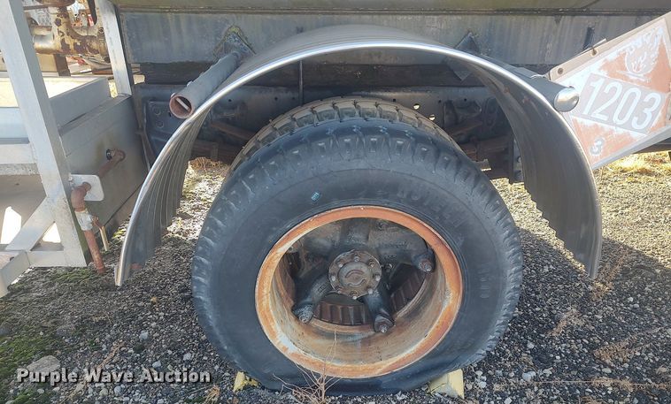 image for item MM9868 1980 Ford F600  fuel truck