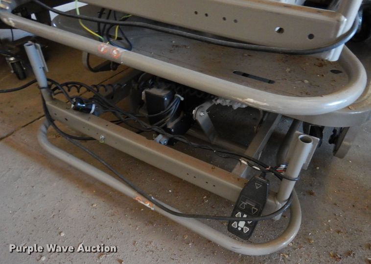 image for item MR9660 (4) Hill-Rom P870 long term care bed