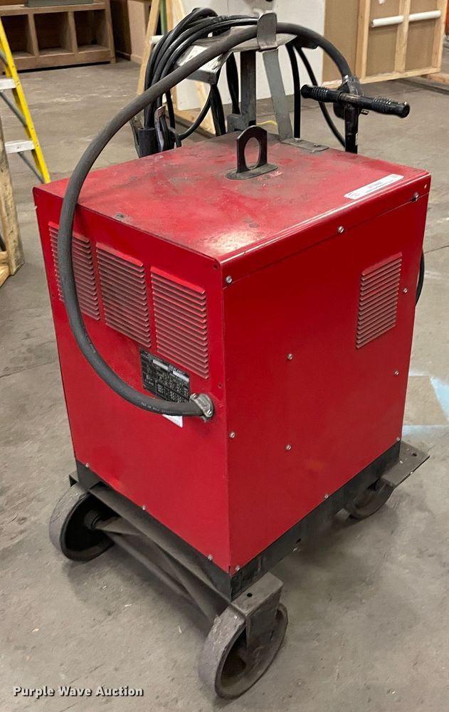 image for item MT9988 Lincoln Electric Idealarc 250  welder
