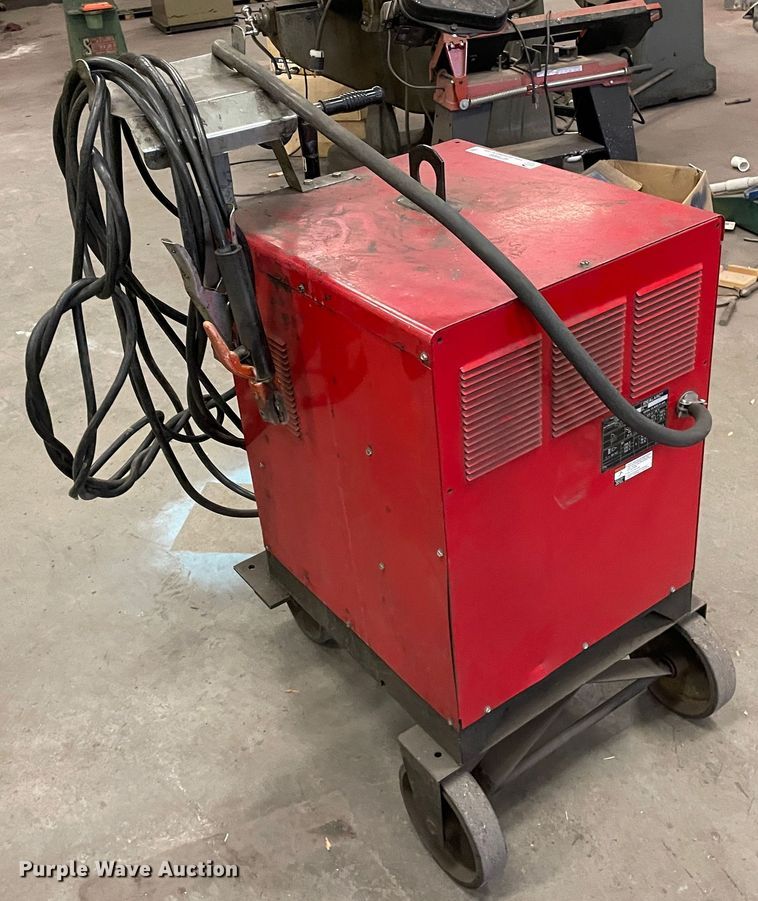 image for item MT9988 Lincoln Electric Idealarc 250  welder