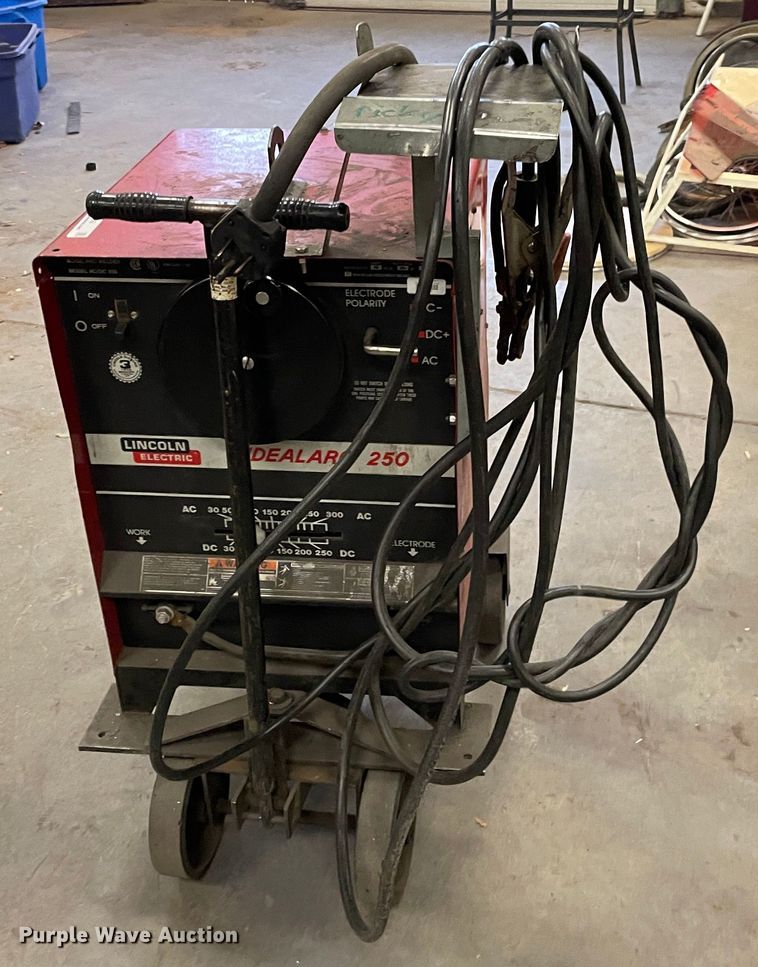 image for item MT9988 Lincoln Electric Idealarc 250  welder