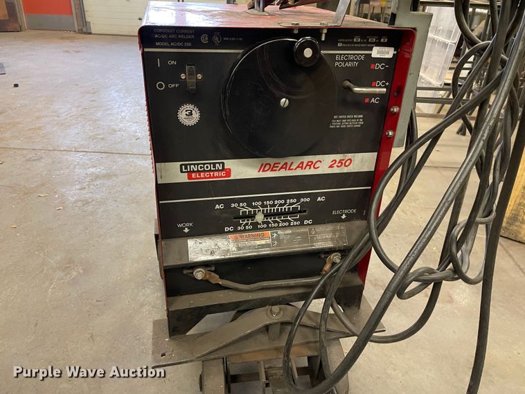 image for item MT9988 Lincoln Electric Idealarc 250  welder