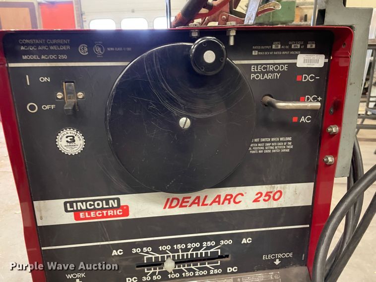 image for item MT9988 Lincoln Electric Idealarc 250  welder