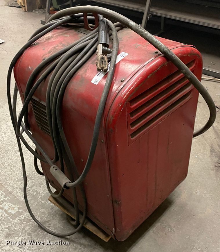 image for item MT9990 Lincoln Idealarc AC-250  welder