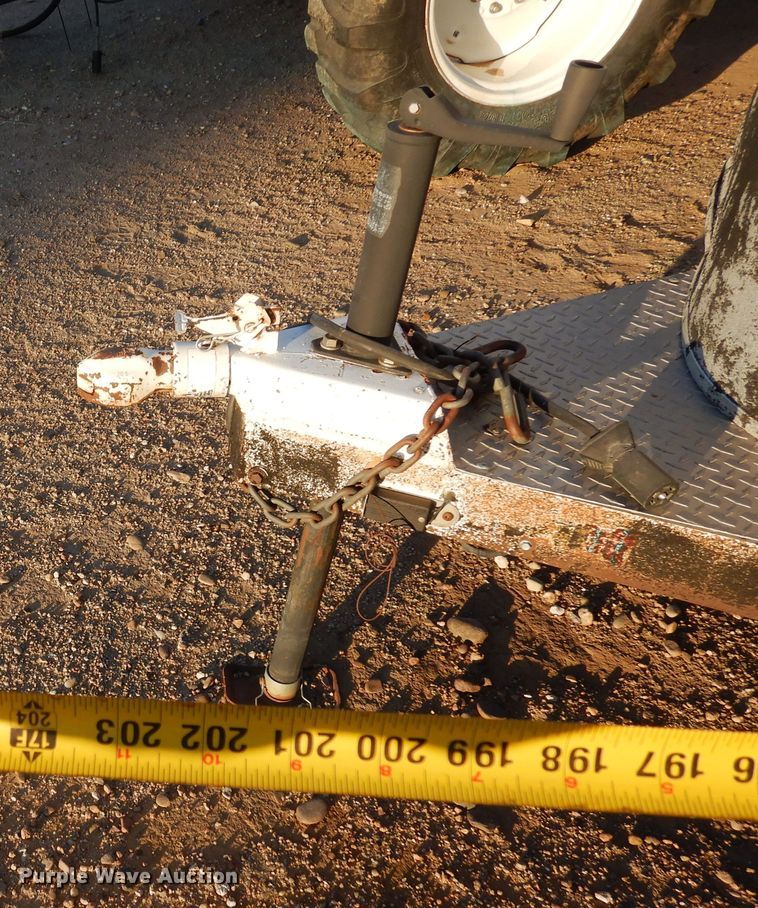 image for item DF8273 2000 Kiefer Eagle XLA  livestock trailer