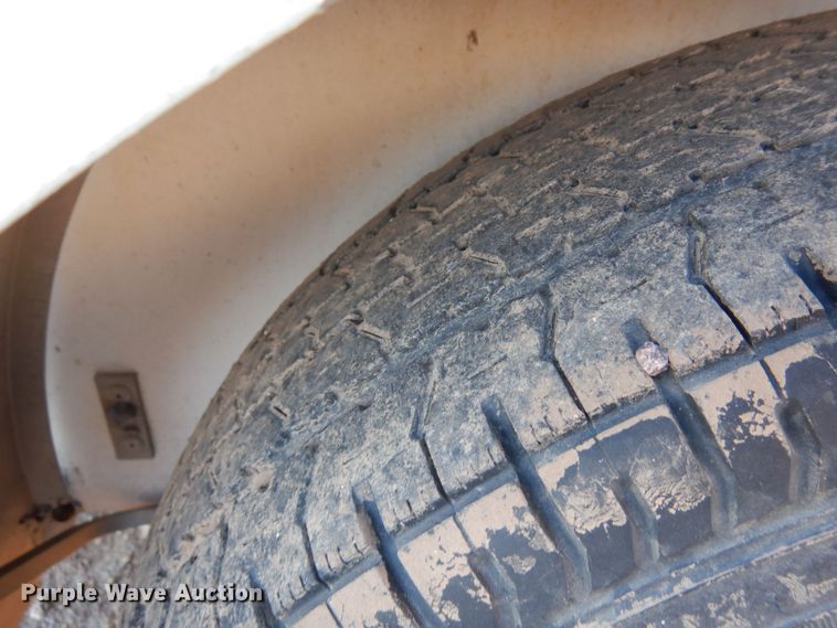 image for item DF8273 2000 Kiefer Eagle XLA  livestock trailer