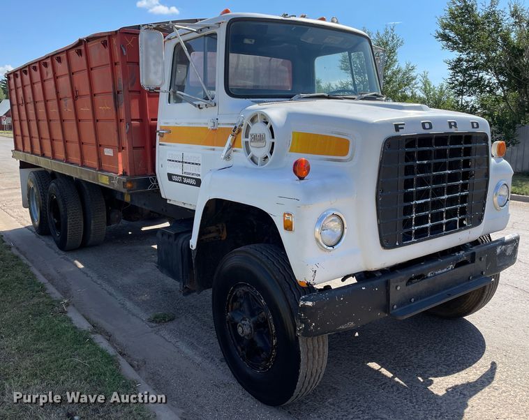 image for item DN5160 1973 Ford 880  grain truck