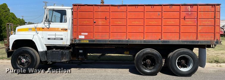 image for item DN5160 1973 Ford 880  grain truck