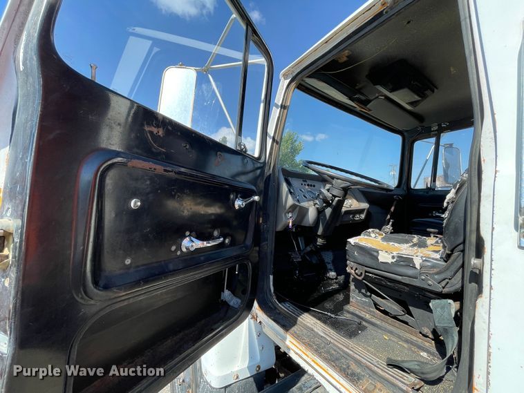 image for item DN5160 1973 Ford 880  grain truck