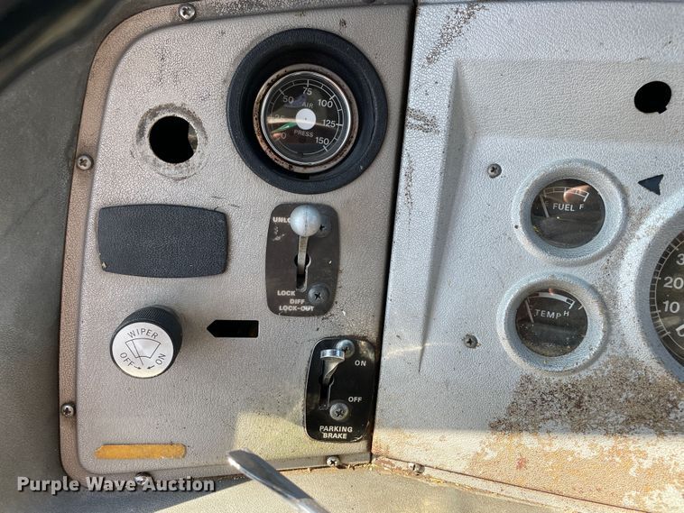 image for item DN5160 1973 Ford 880  grain truck