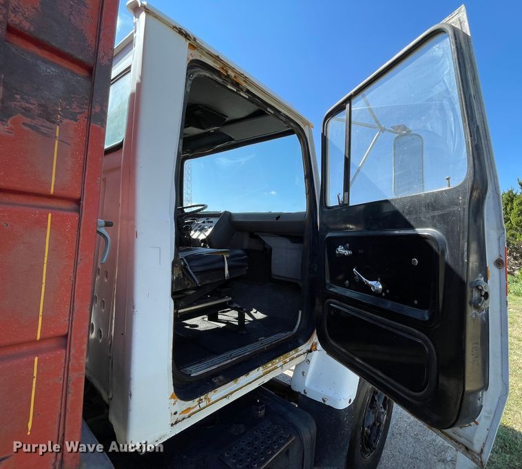 image for item DN5160 1973 Ford 880  grain truck
