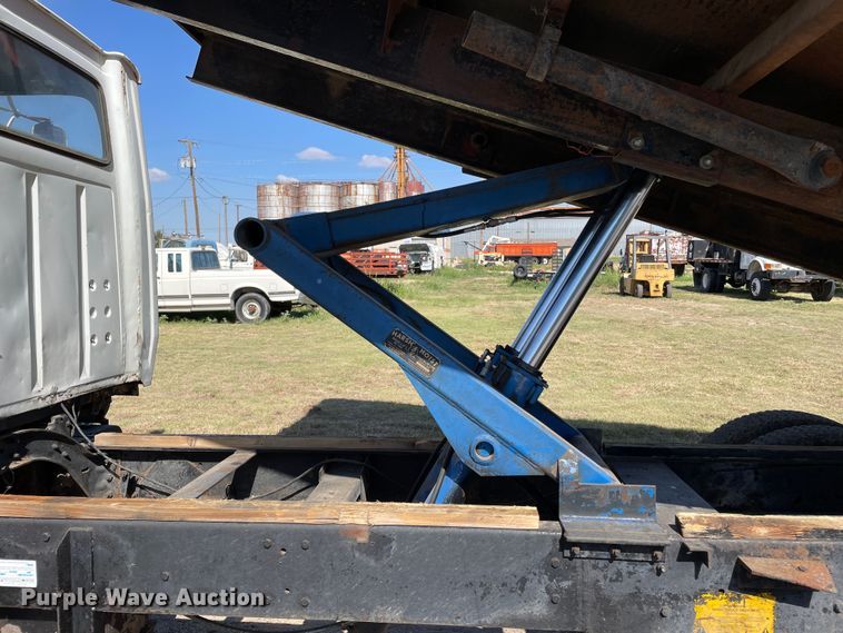 image for item DN5160 1973 Ford 880  grain truck