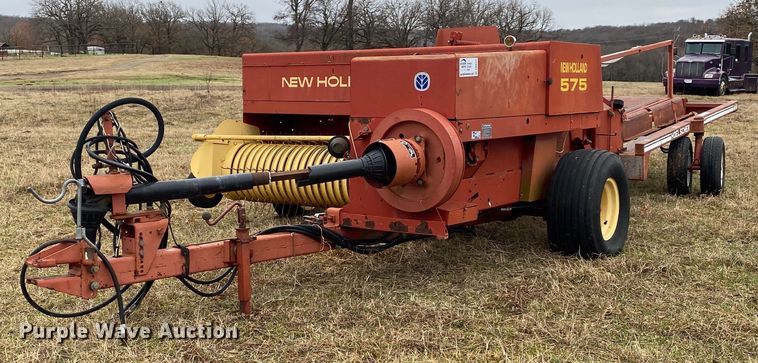 image for item DN8107 1998 New Holland 575  small square baler